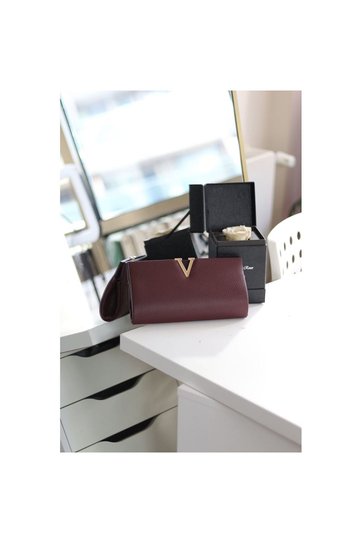 Kadın Bordo Gold Toka Detaylı Zincirli Abiye El Çantası