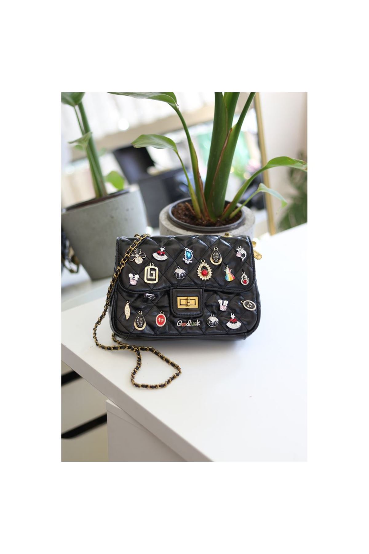 Kadın Siyah Taş Aksesuar Detaylı Ayarlanabilir Askılı Omuz Çantası