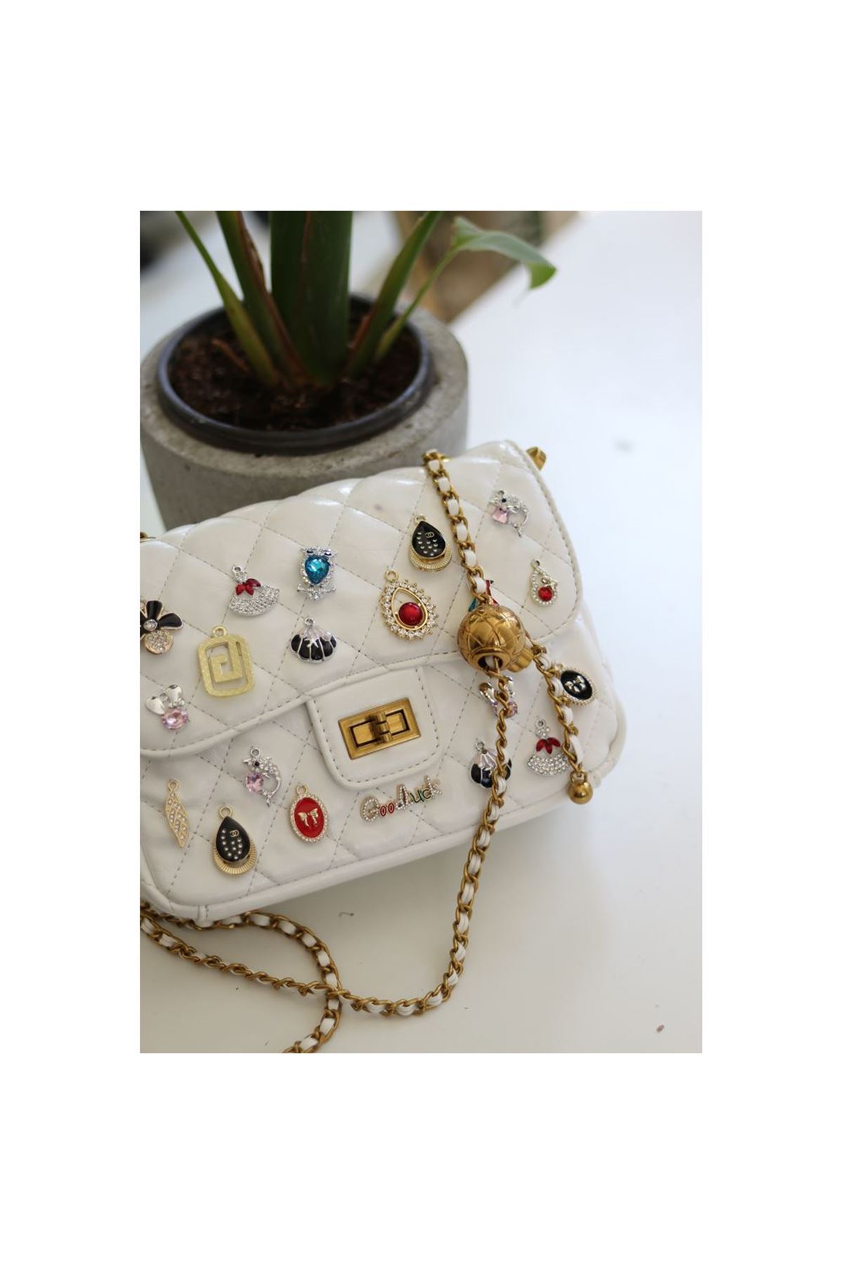 Kadın Beyaz Taş Aksesuar Detaylı Ayarlanabilir Askılı Omuz Çantası