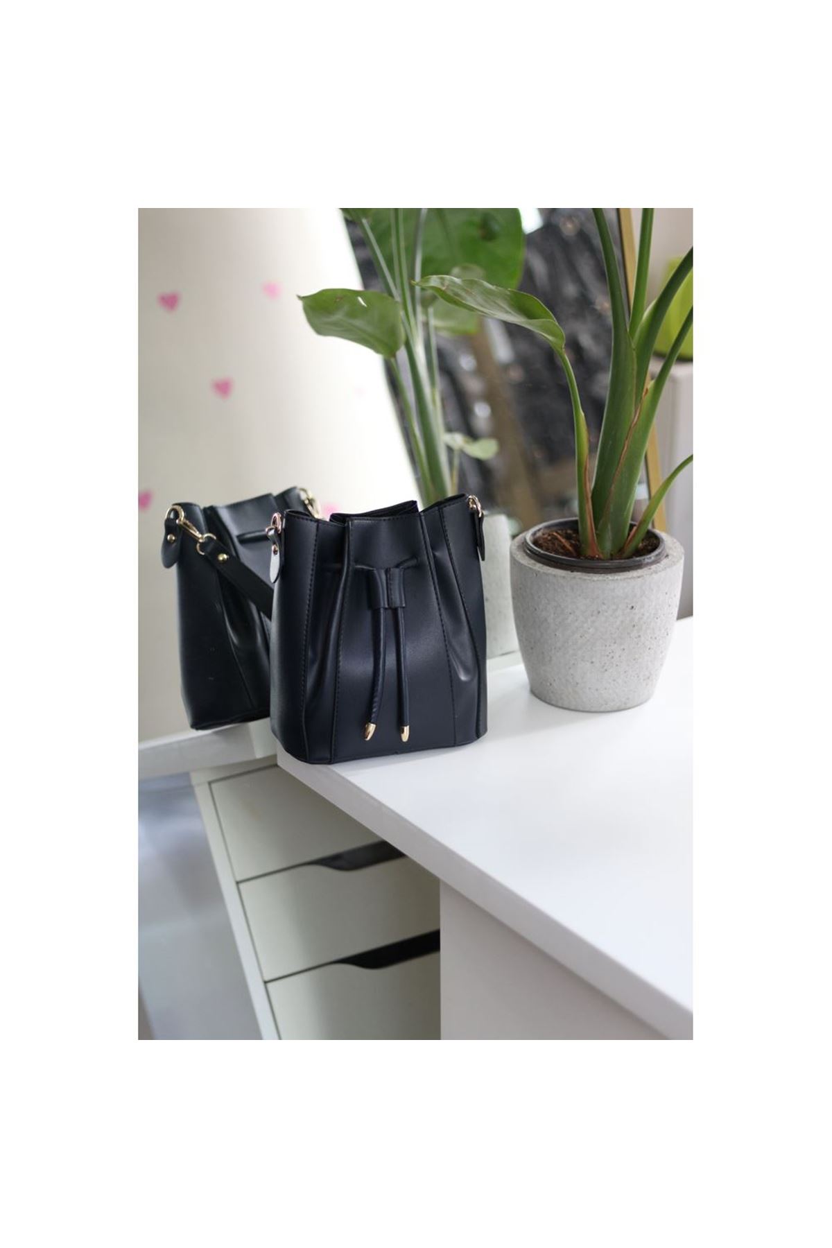 Kadın Lacivert Ağzı Büzgü Detaylı Askılı El Omuz Çantası