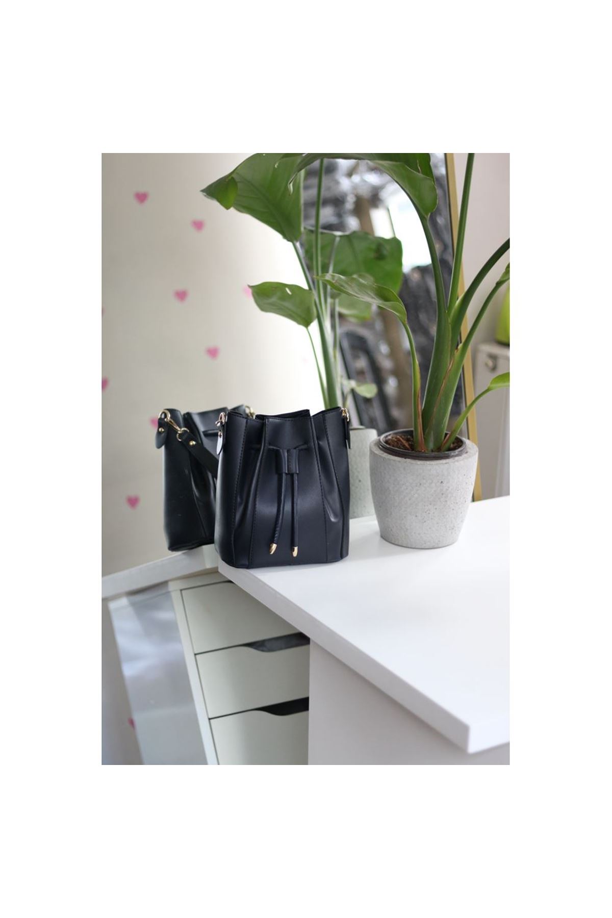 Kadın Lacivert Ağzı Büzgü Detaylı Askılı El Omuz Çantası