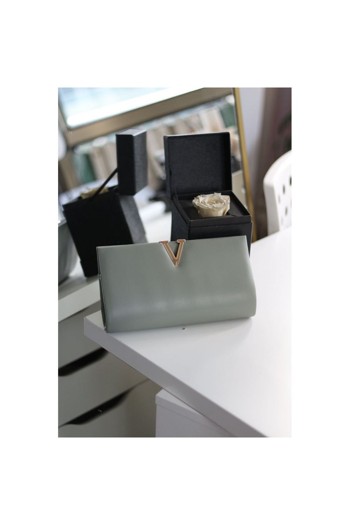 Kadın Mint Yeşili Gold Toka Detaylı Zincirli Abiye El Çantası