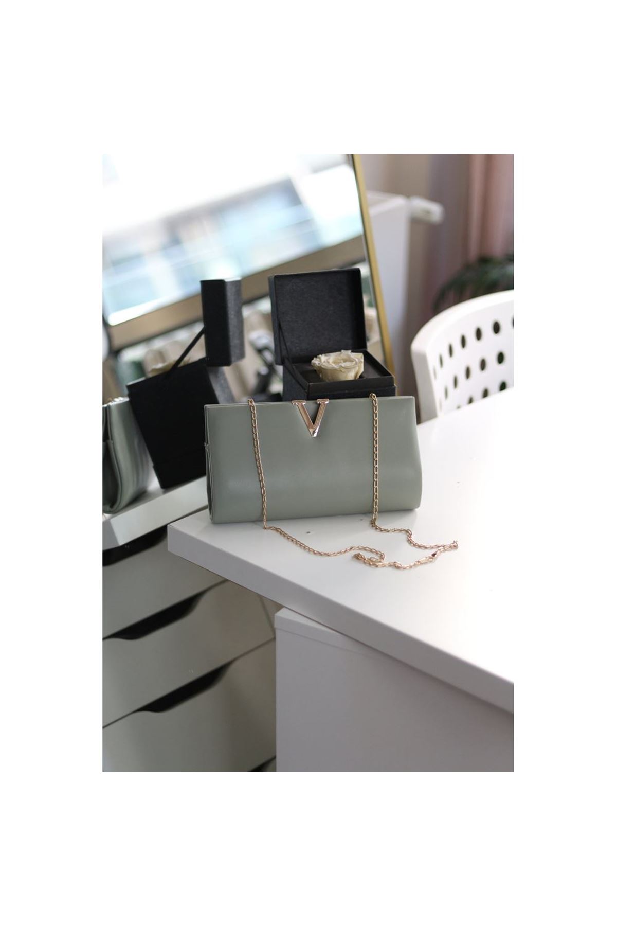 Kadın Mint Yeşili Gold Toka Detaylı Zincirli Abiye El Çantası