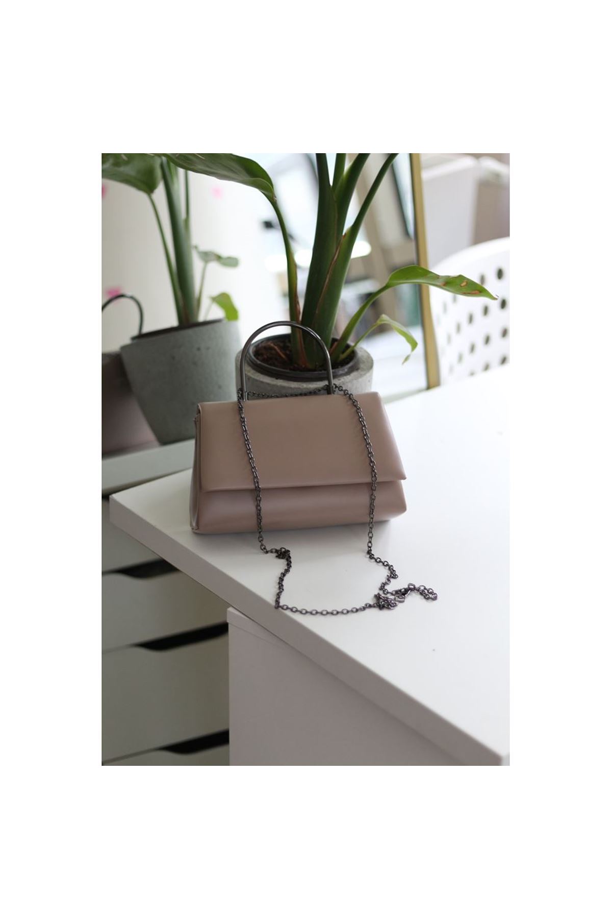 Kadın Vizon Mat Deri Metal Sap Detaylı El &amp;amp; Omuz Çantası