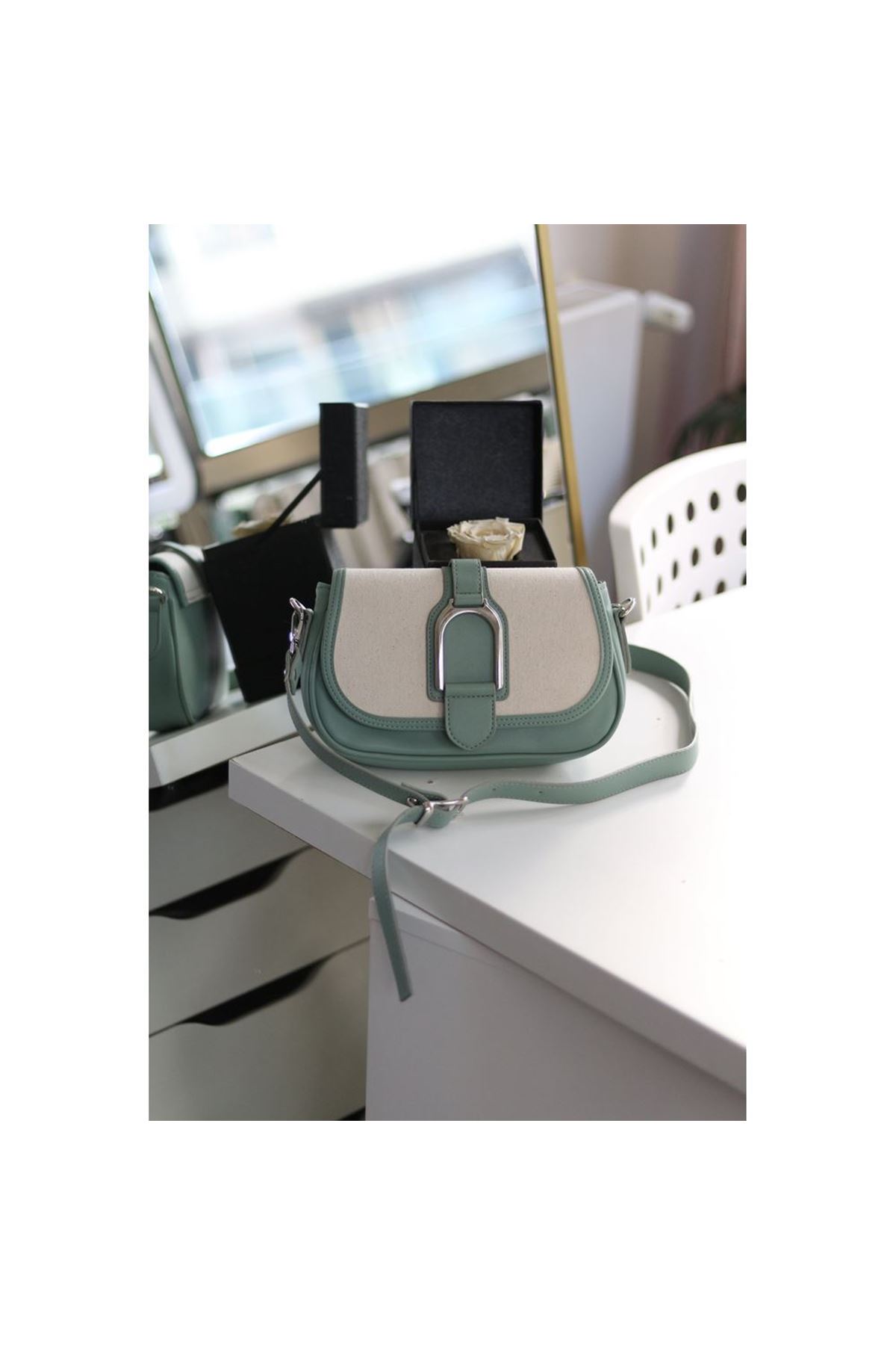Kadın Mint Yeşili Keten Silver Toka Detaylı Askılı Omuz Çantası