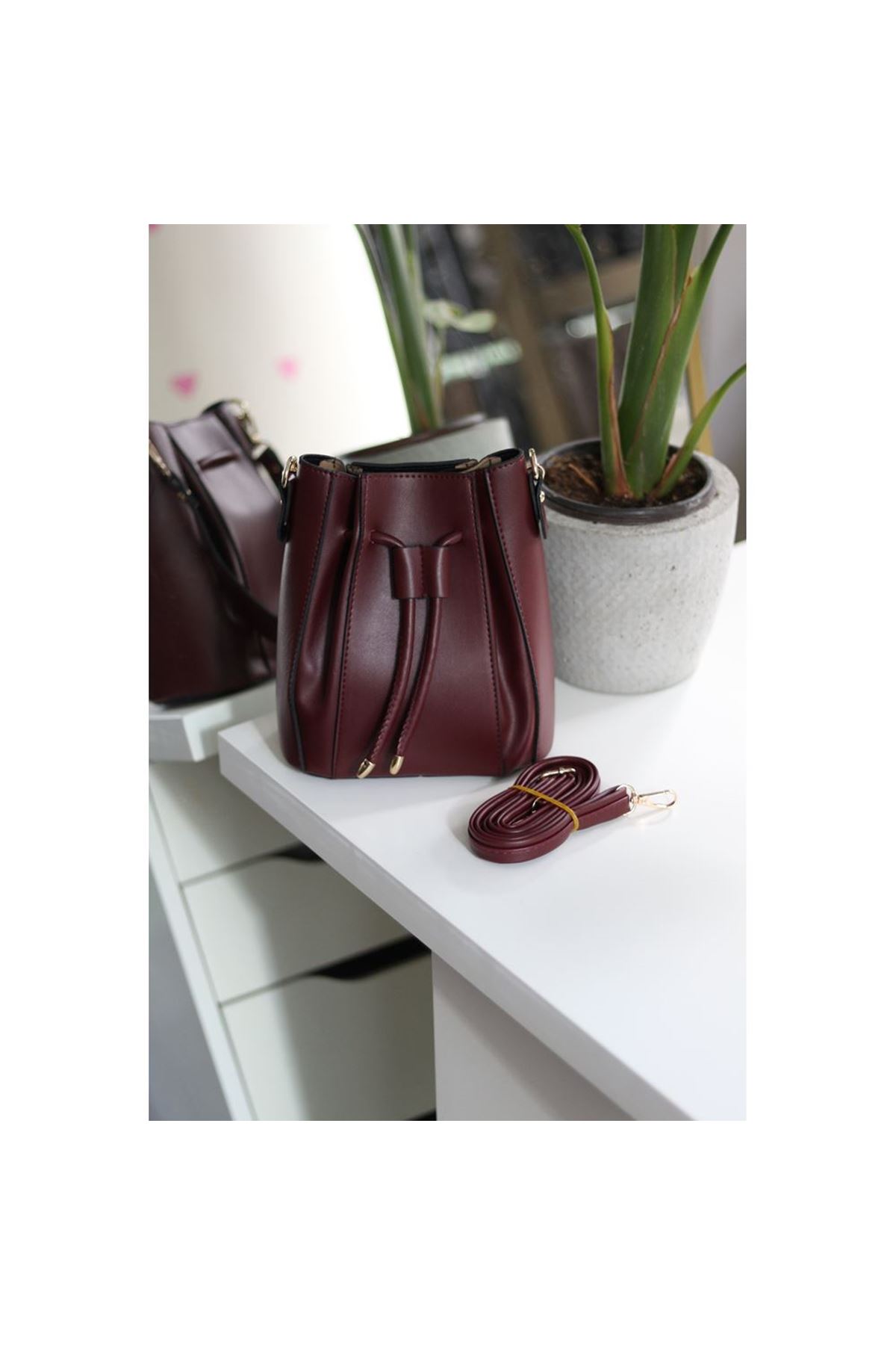 Kadın Bordo Ağzı Büzgü Detaylı Askılı El Omuz Çantası