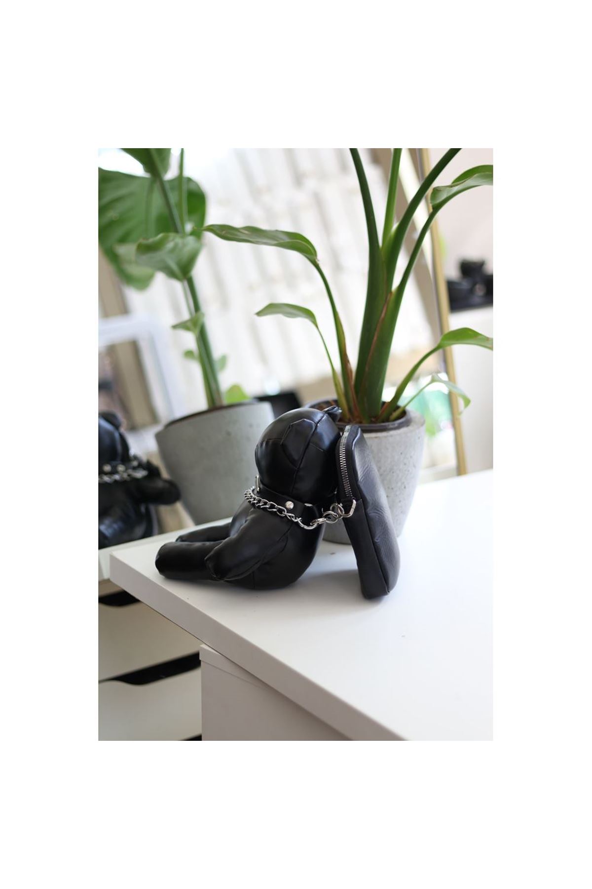 Siyah Ayıcık Maskot Detaylı Kalın Zincir Askılı Telefon Çantası