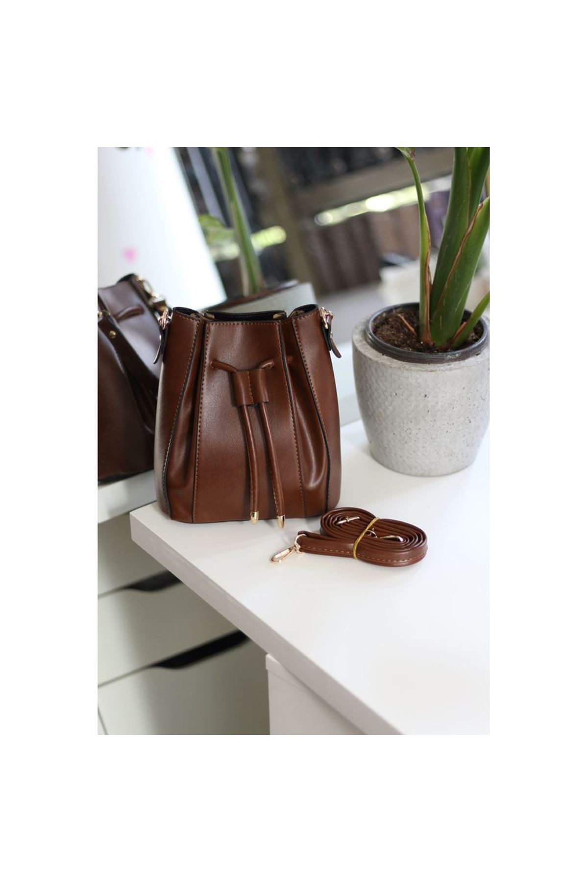 Kadın Taba Ağzı Büzgü Detaylı Askılı El Omuz Çantası