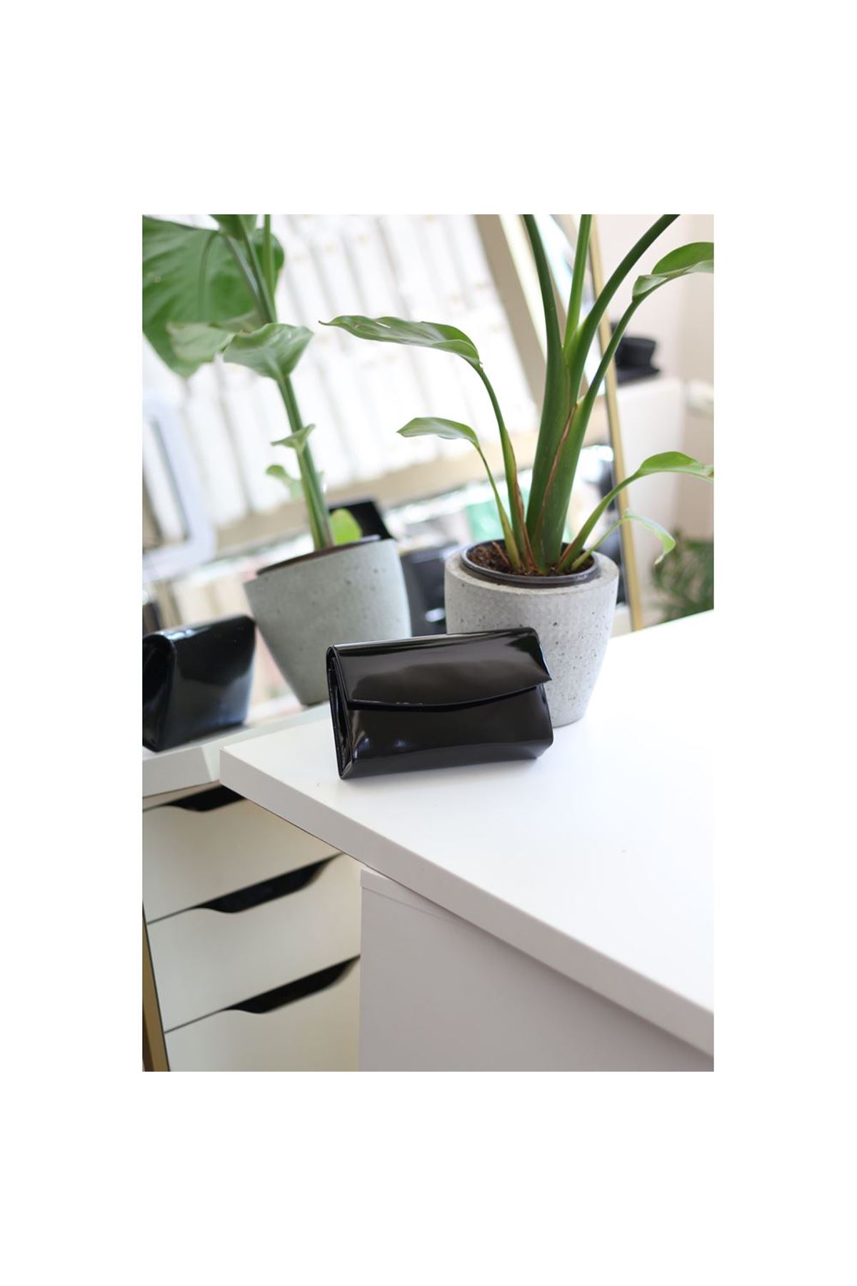 Kadın Rugan Siyah Mini Kutu Omuz Çantası