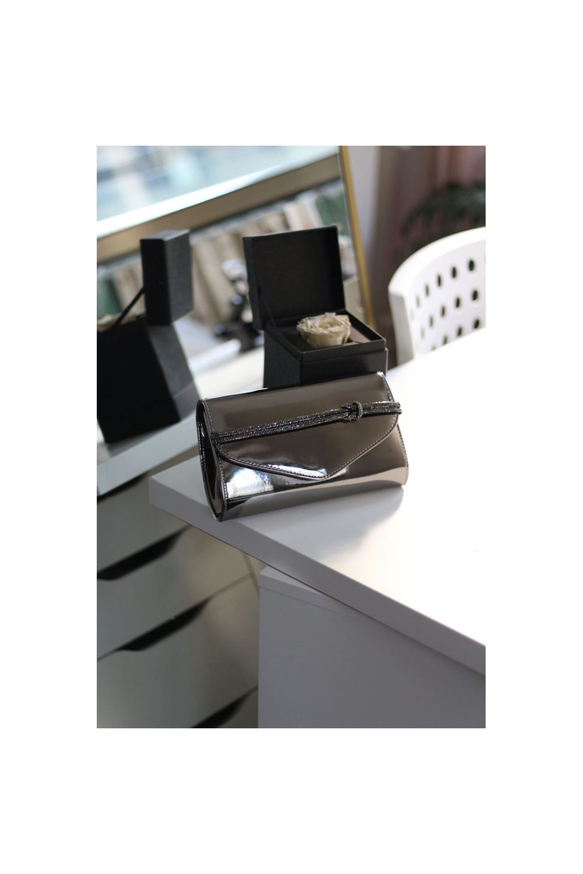 Kadın Platin Rugan Taş Şerit Detaylı Abiye el Omuz Çantası