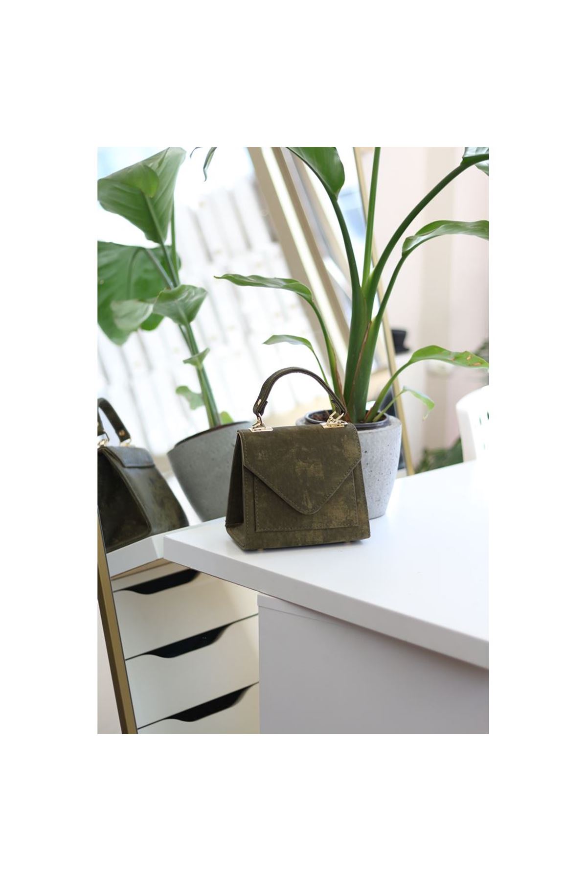 Kadın Haki Eskitme Doku Kapak Detaylı Askılı Omuz Çantası