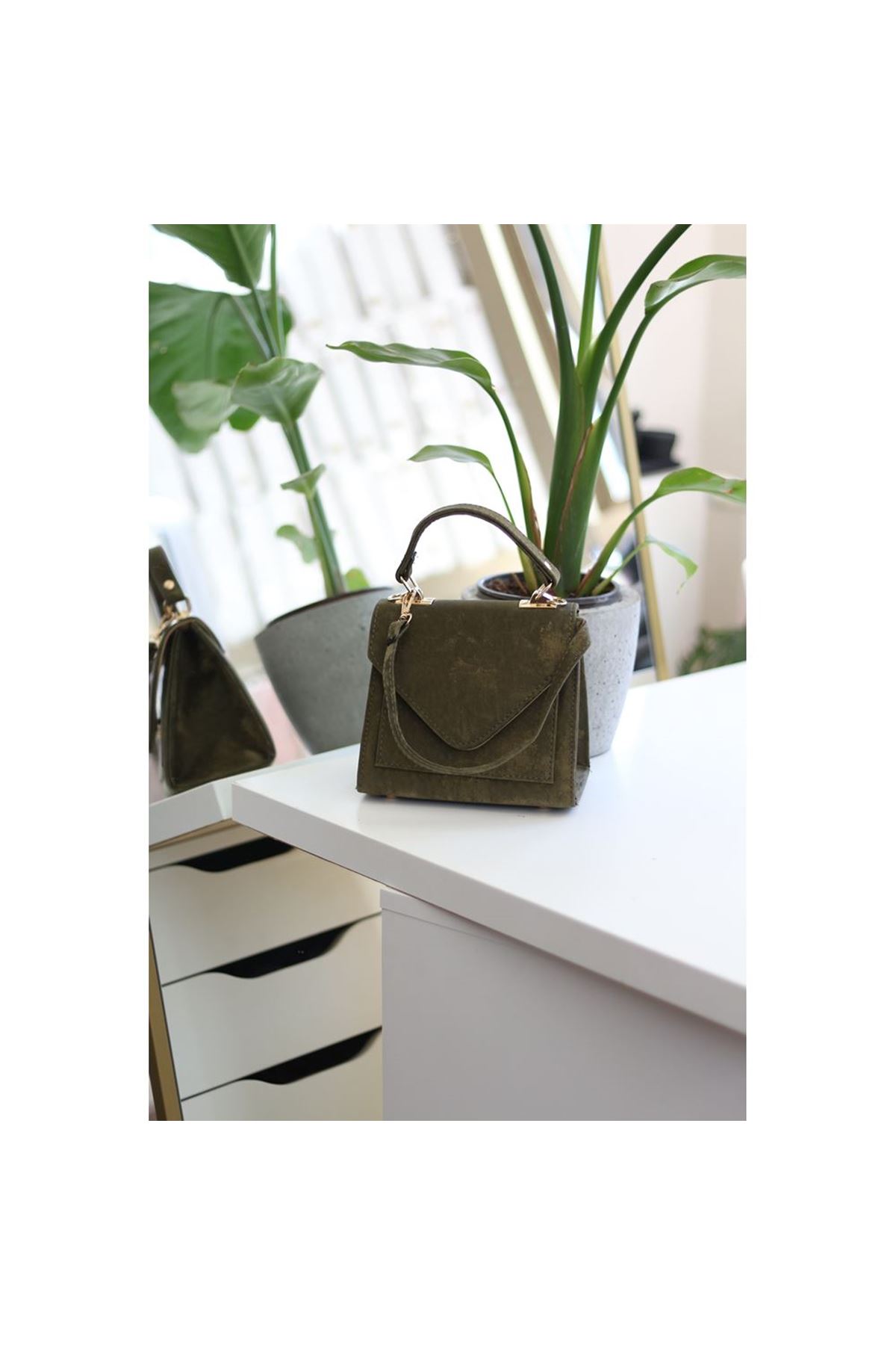 Kadın Haki Eskitme Doku Kapak Detaylı Askılı Omuz Çantası