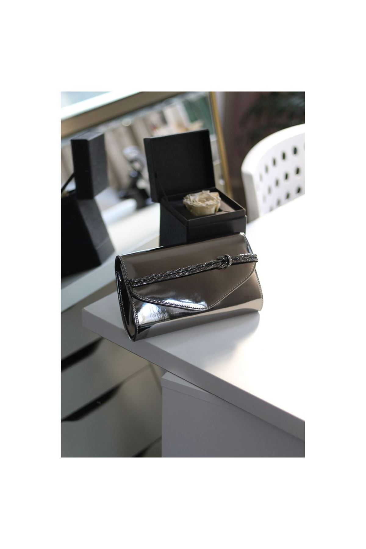 Kadın Platin Rugan Taş Şerit Detaylı Abiye el Omuz Çantası