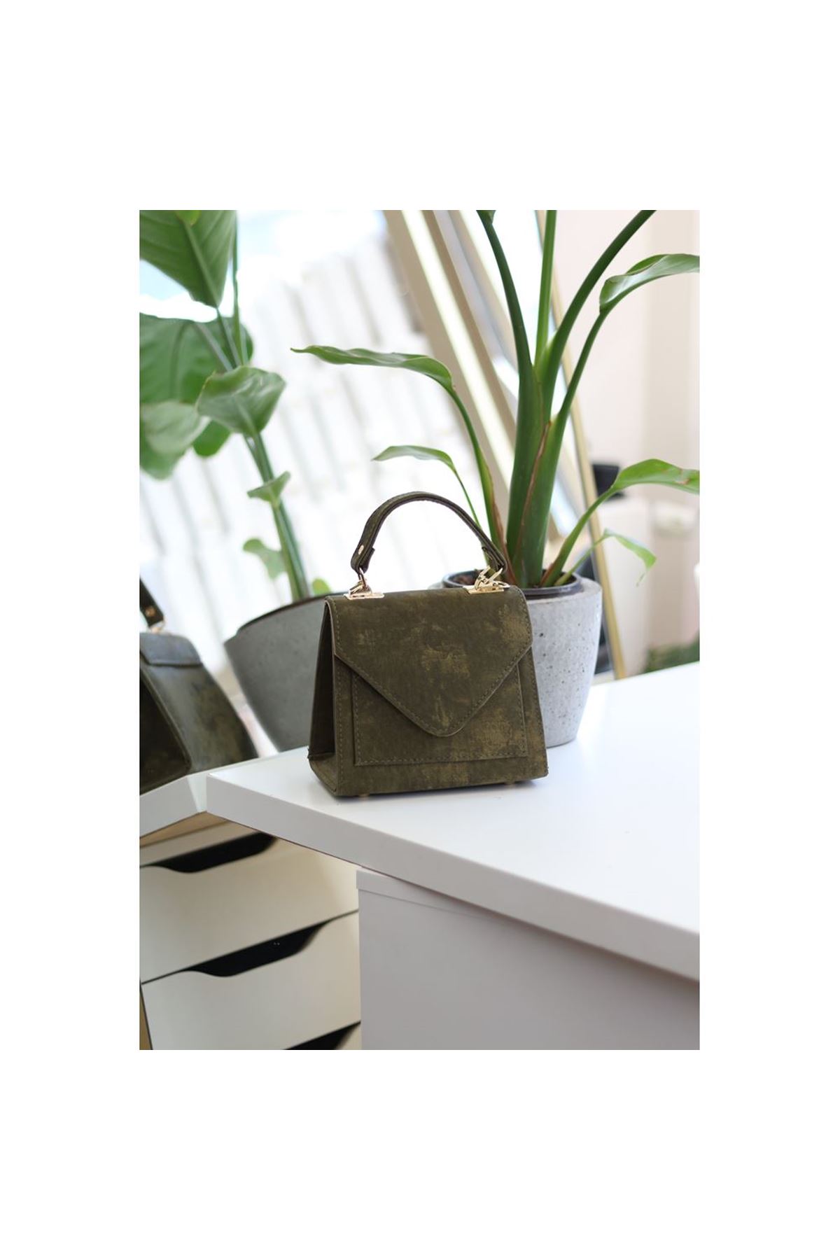 Kadın Haki Eskitme Doku Kapak Detaylı Askılı Omuz Çantası