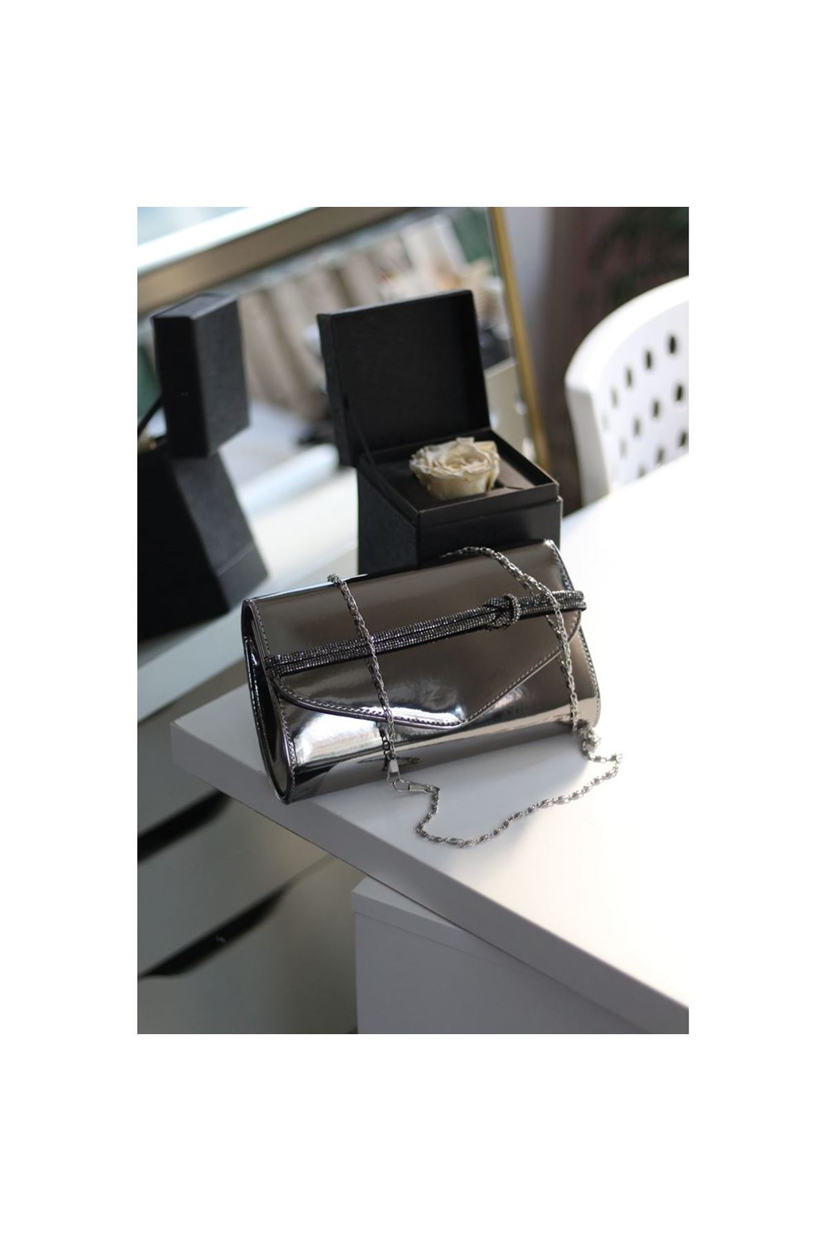 Kadın Platin Rugan Taş Şerit Detaylı Abiye el Omuz Çantası