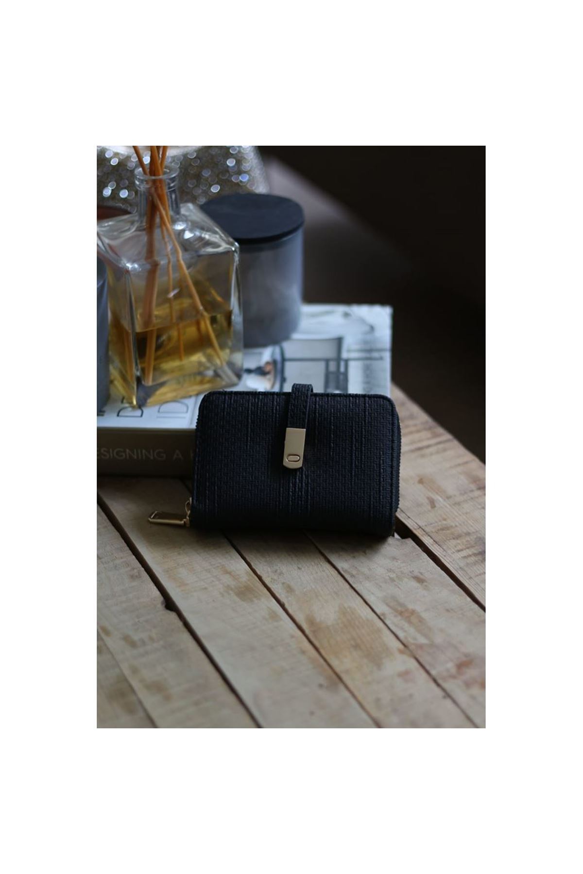 Kadın Siyah Dokulu Kartlık Detaylı Küçük Boy Cüzdan