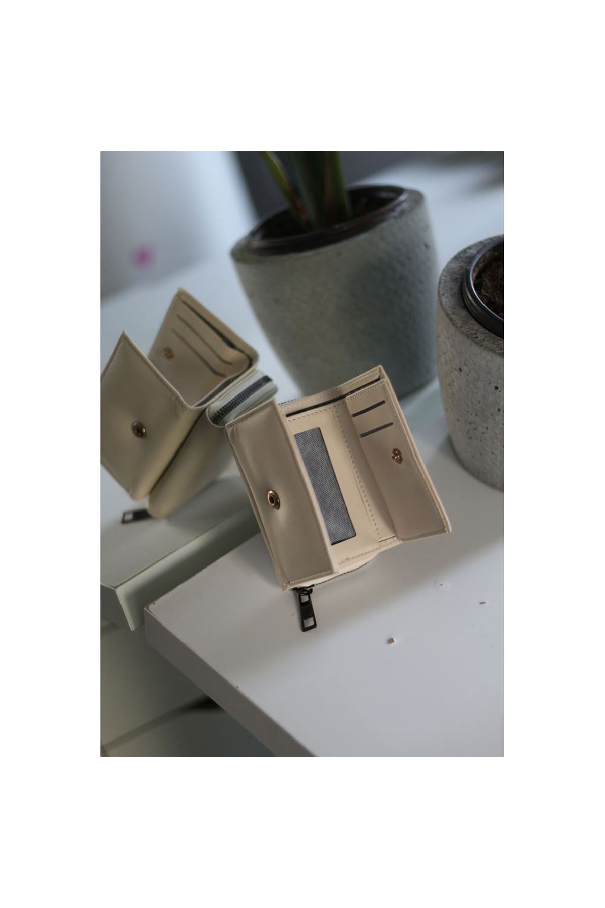 Krem Fermuar ve Kartlık Detaylı Mini Cüzdan