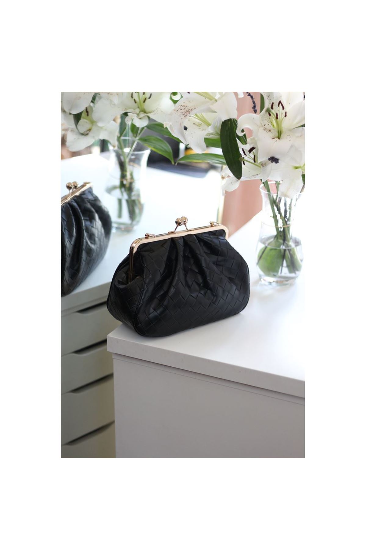 Kadın Siyah Kare Desenli Burslu Askılı Omuz Çantası