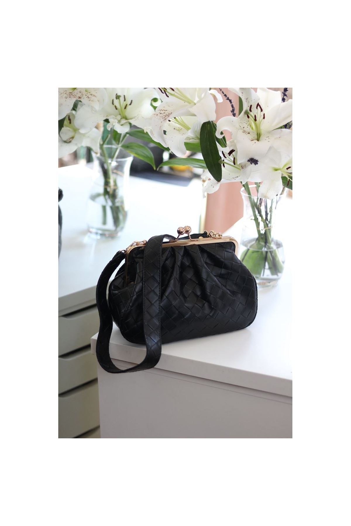 Kadın Siyah Kare Desenli Burslu Askılı Omuz Çantası