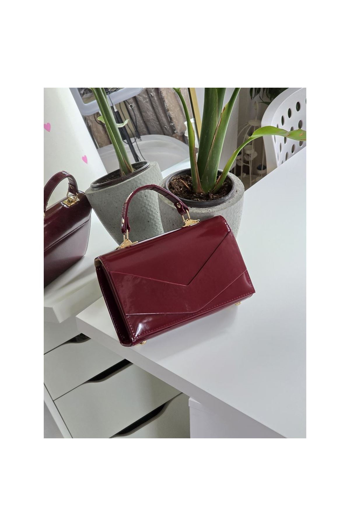 Kadın Bordo Rugan Zarf Tutma Saplı Omuz Çantası