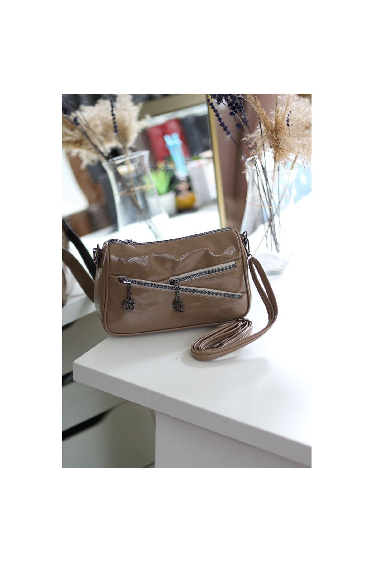 Kadın Vizon Rugan Çapraz Fermuarlı Omuz Çantası