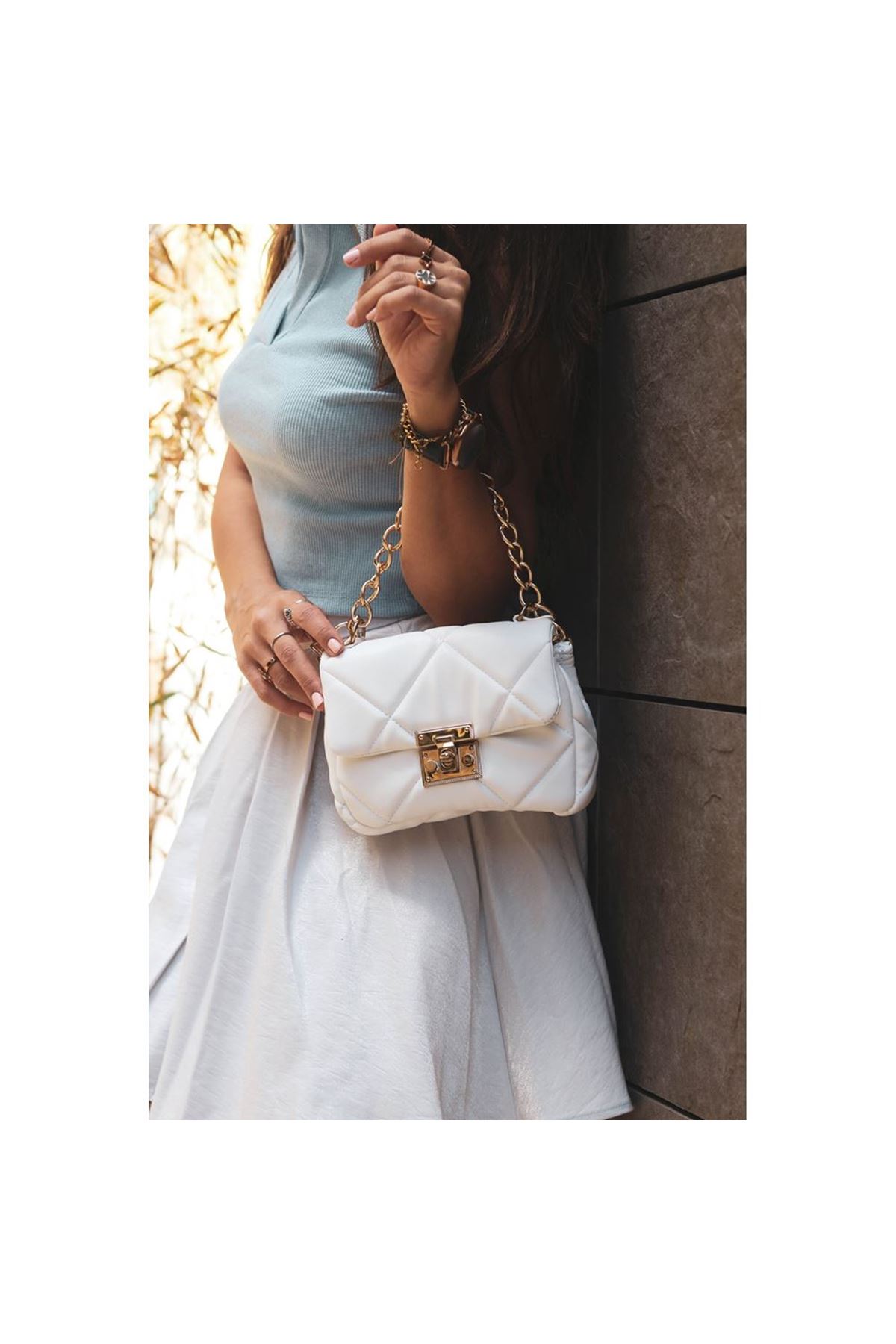 Kıny Beyaz Zincir Detaylı Kapitone Günlük Omuz Çantası
