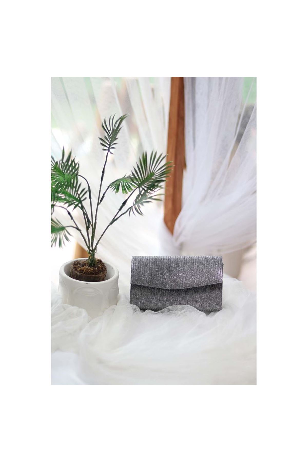 Kadın Simli Platin Mini Kutu Omuz Çantası