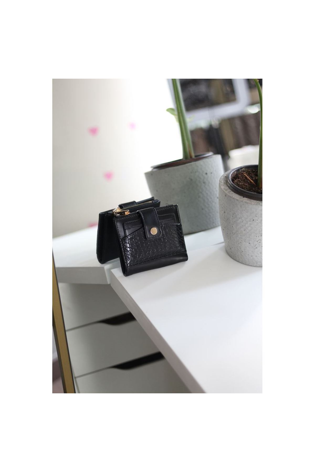 Kadın Siyah Kroko Desenli Kartlık Detaylı Kare Cüzdan