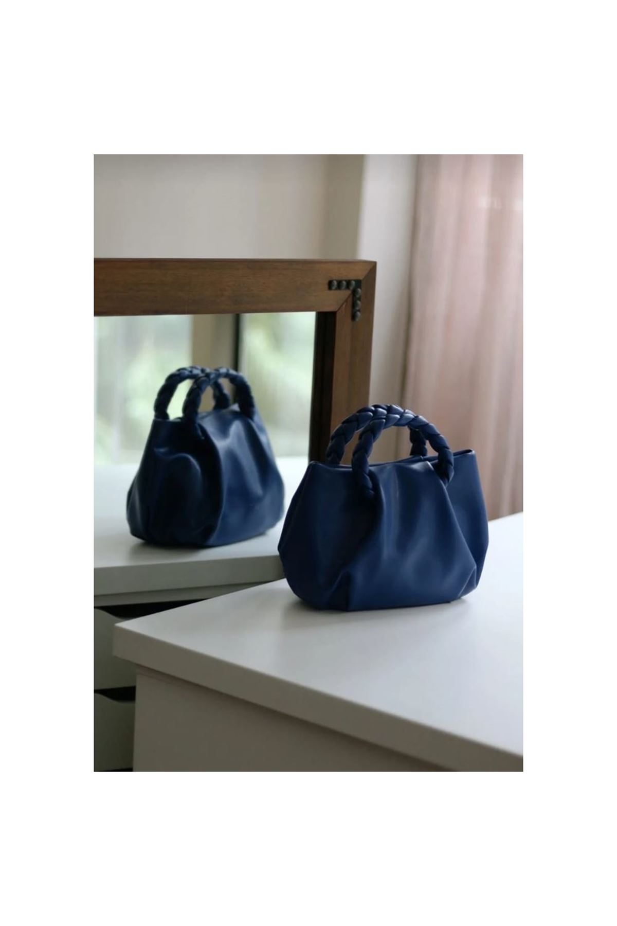 Kadın Koyu Mavi Örme Saplı Yumuşak Deri Omuz Çantası