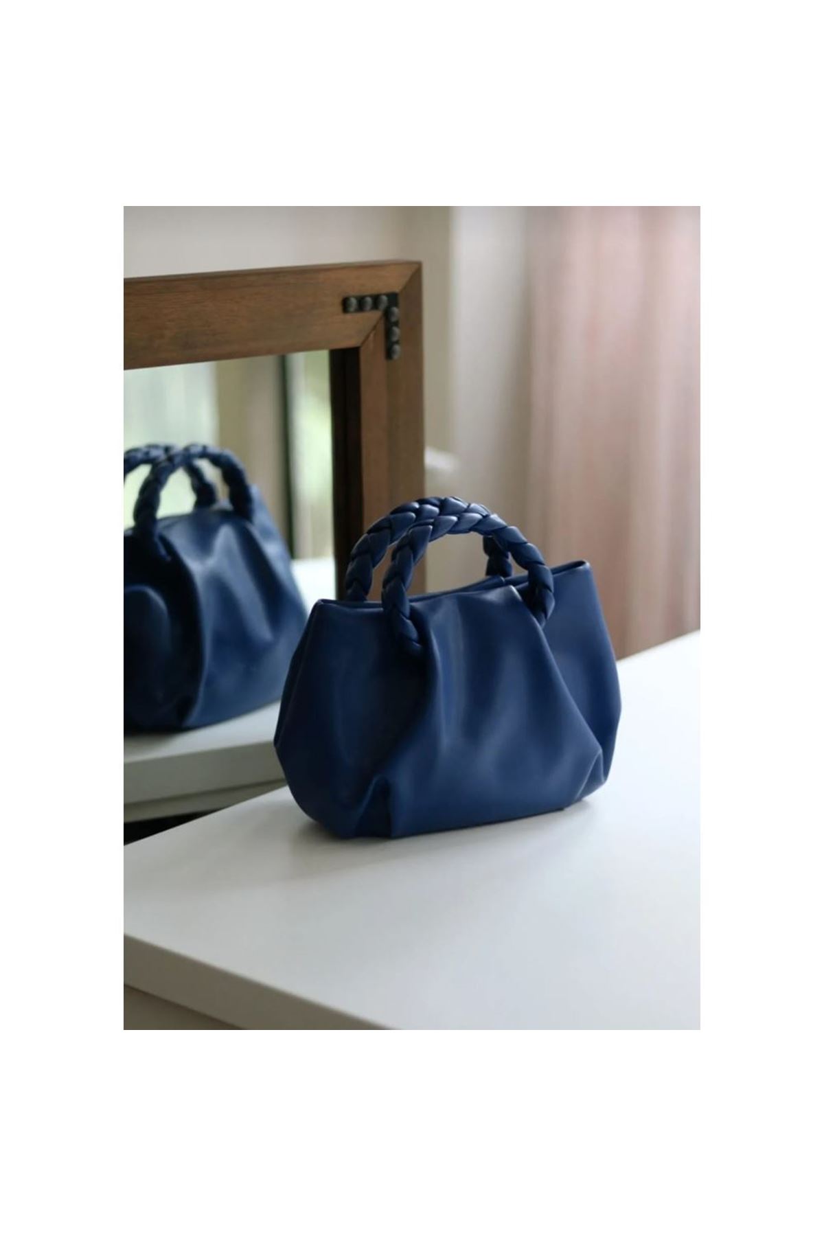 Kadın Koyu Mavi Örme Saplı Yumuşak Deri Omuz Çantası