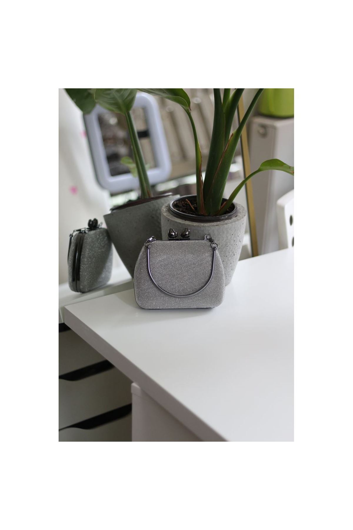 Kadın Platin Simli Metal Tutma Kulplu Kalp Klips Abiye El Çantası