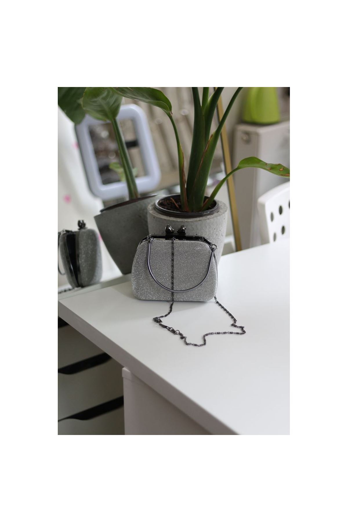 Kadın Platin Simli Metal Tutma Kulplu Kalp Klips Abiye El Çantası