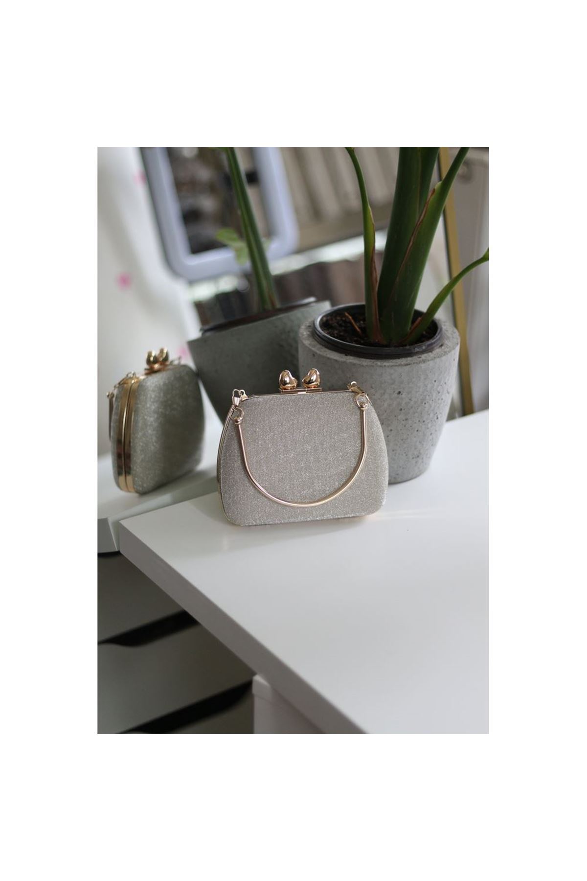 Kadın Gold Simli Metal Tutma Kulplu Kalp Klips Abiye El Çantası