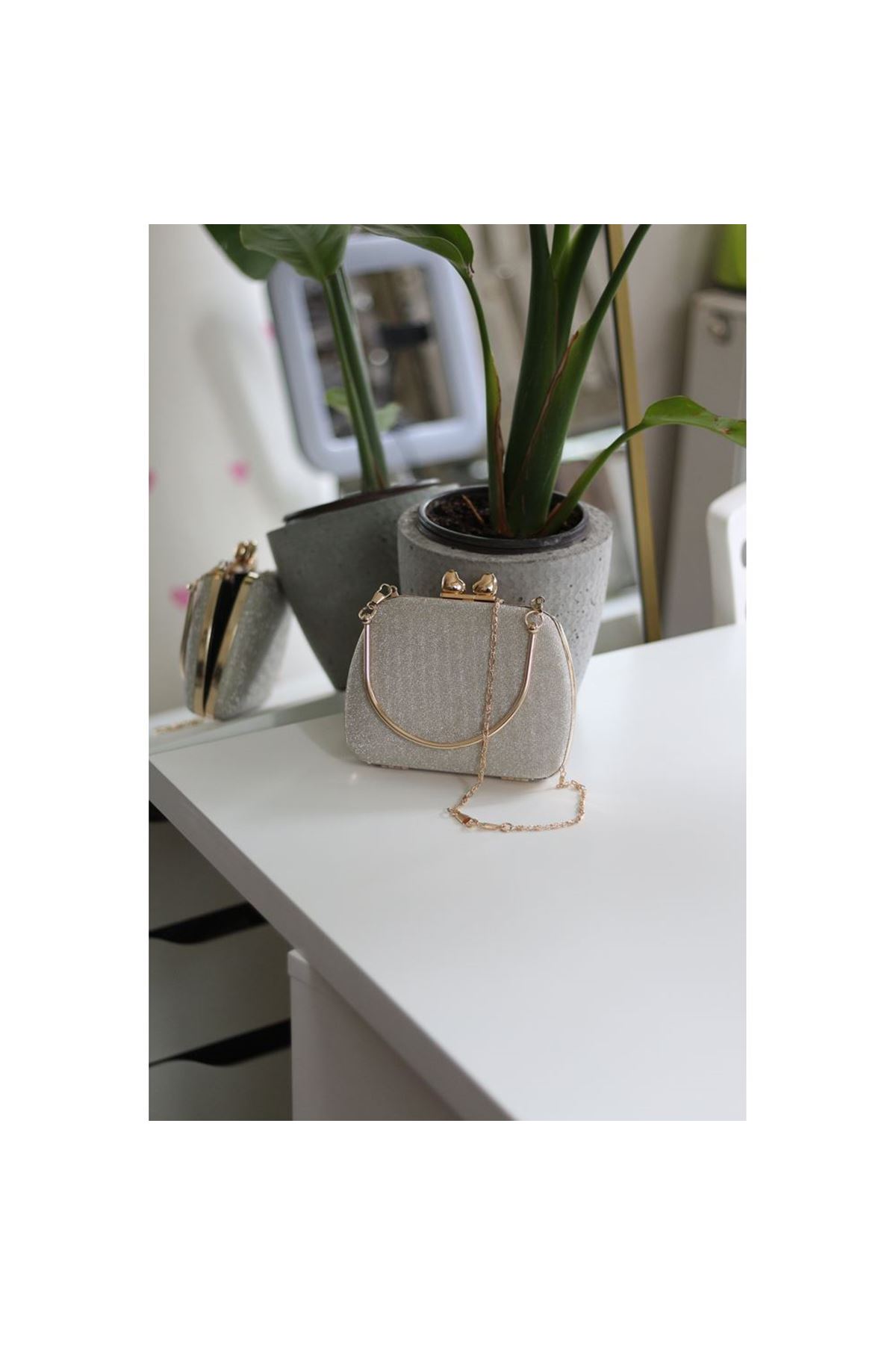 Kadın Gold Simli Metal Tutma Kulplu Kalp Klips Abiye El Çantası