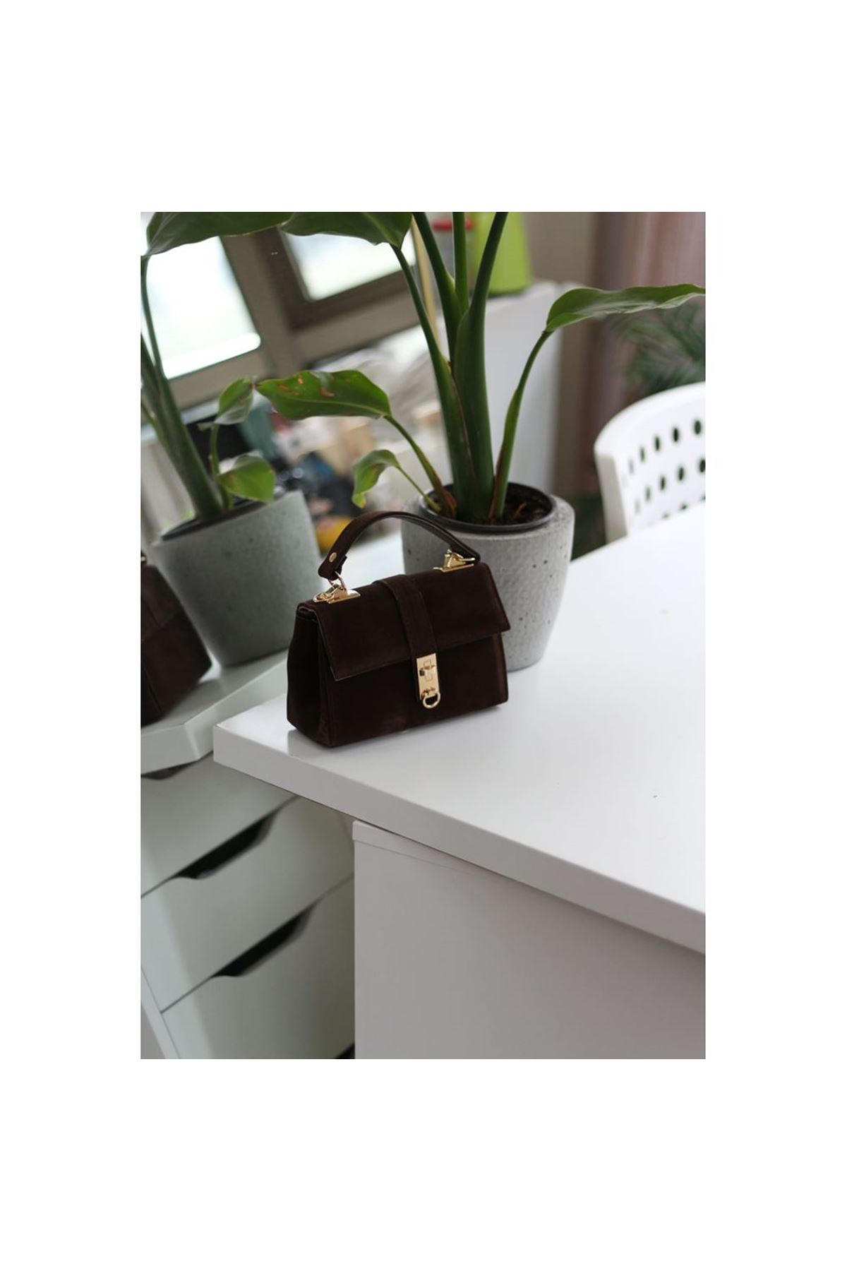 Kadın Süet Acı Kahve Toka Detaylı Zincirli El Omuz Çantası