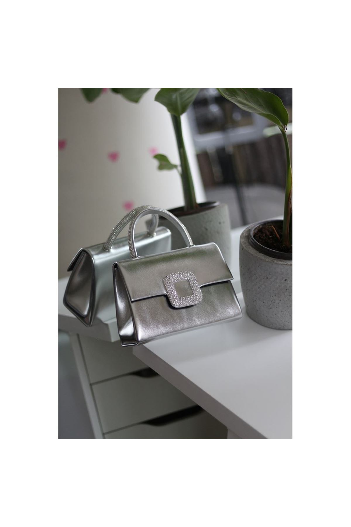 Silver Kare Taş Toka Detaylı Tutmalı Abiye El Omuz Çantası