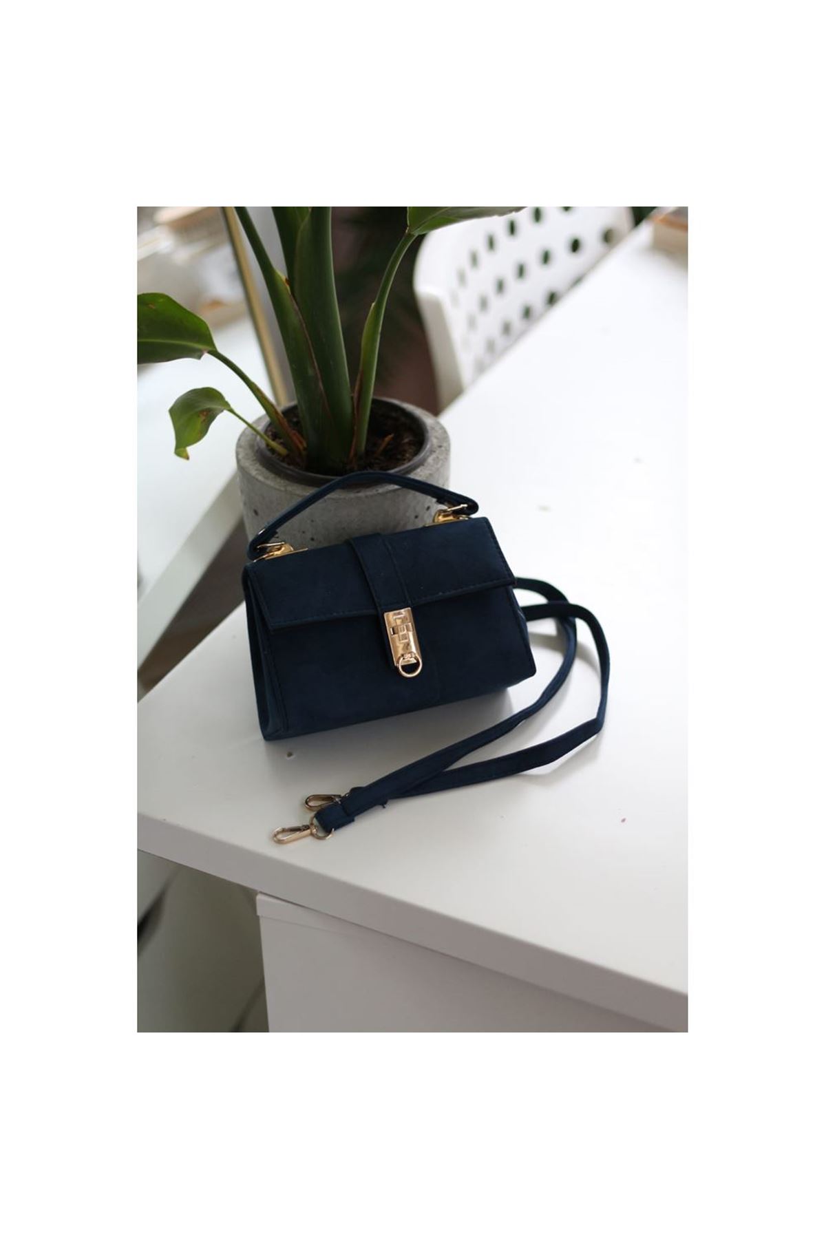Kadın Lacivert Süet Toka Detaylı Zincirli El Omuz Çantası