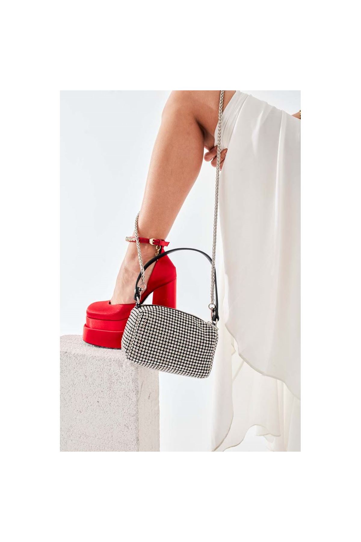 Özel Form Taşlı Abiye El Çantası