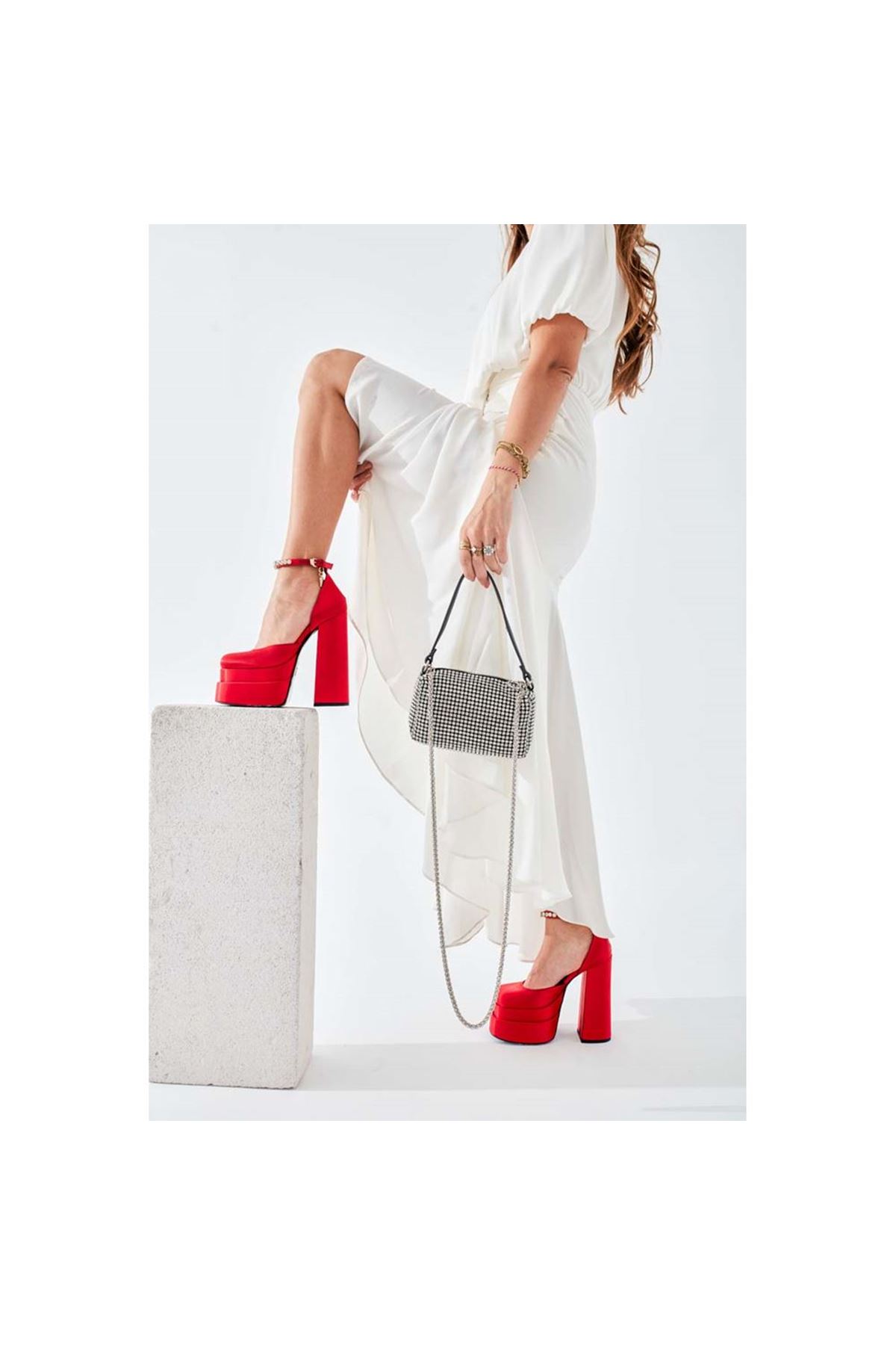 Özel Form Taşlı Abiye El Çantası