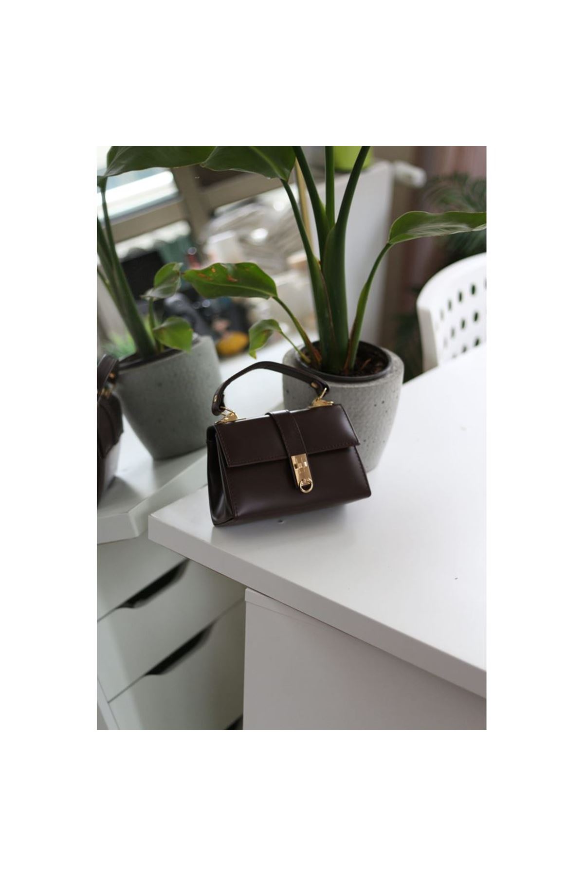 Kadın Mat Acı Kahve Süet Gold Aksesuar Fermuar Detaylı Omuz Çantası