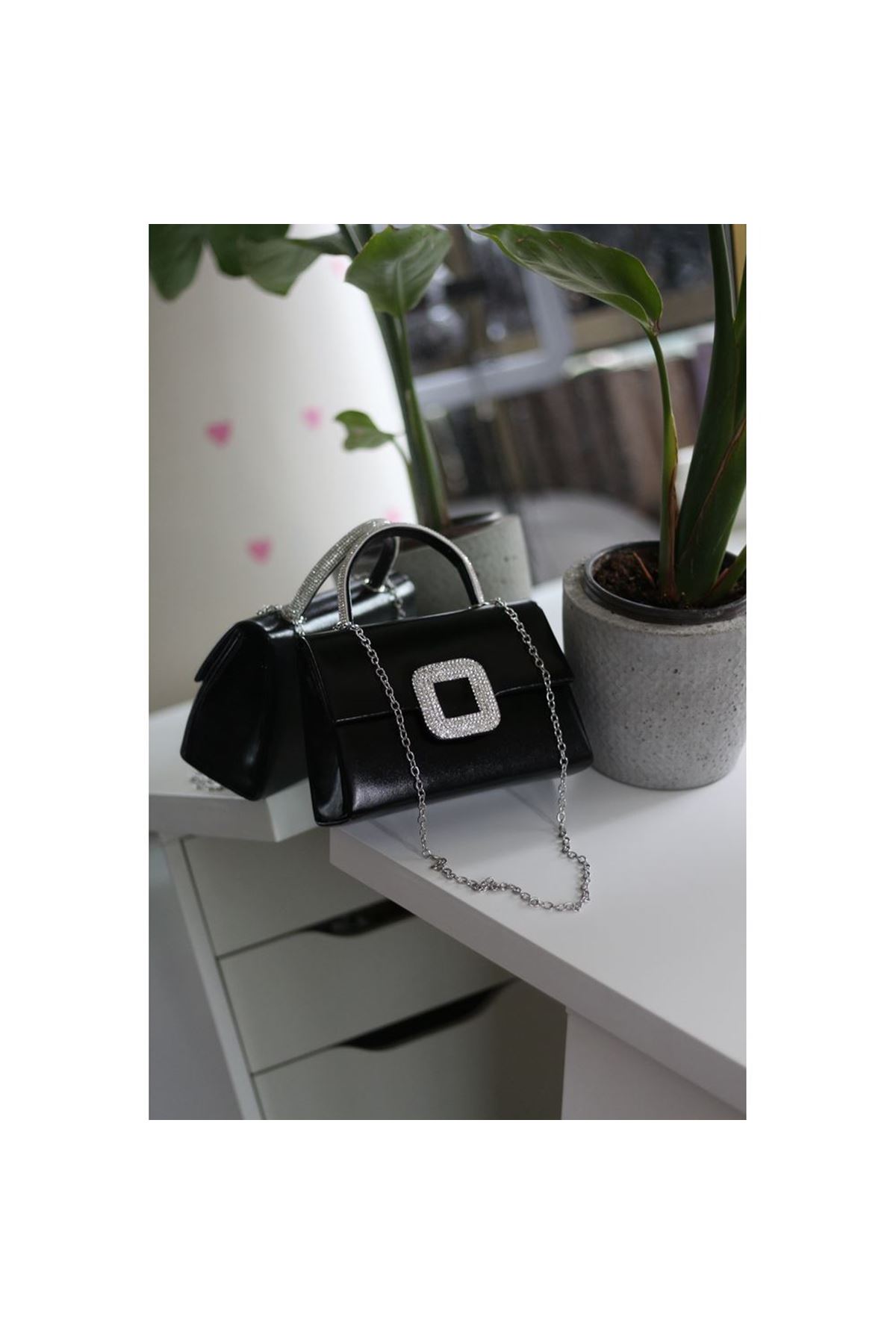Siyah Kare Taş Toka Detaylı Tutmalı Abiye El Omuz Çantası