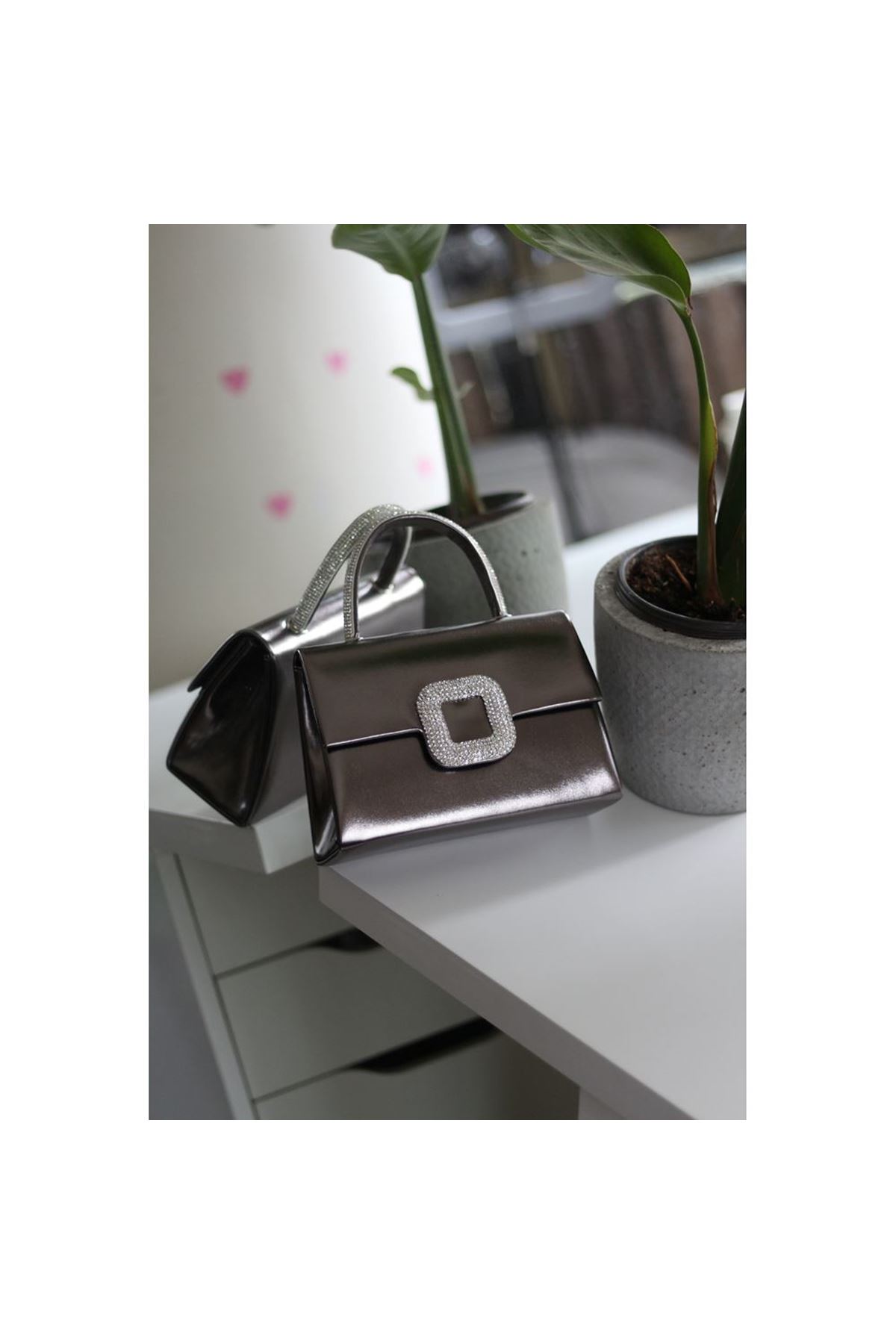 Platin Kare Taş Toka Detaylı Tutmalı Abiye El Omuz Çantası