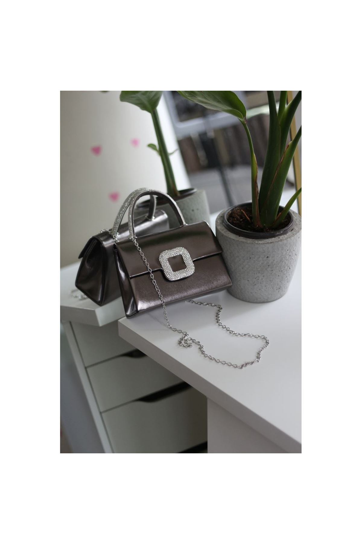 Platin Kare Taş Toka Detaylı Tutmalı Abiye El Omuz Çantası
