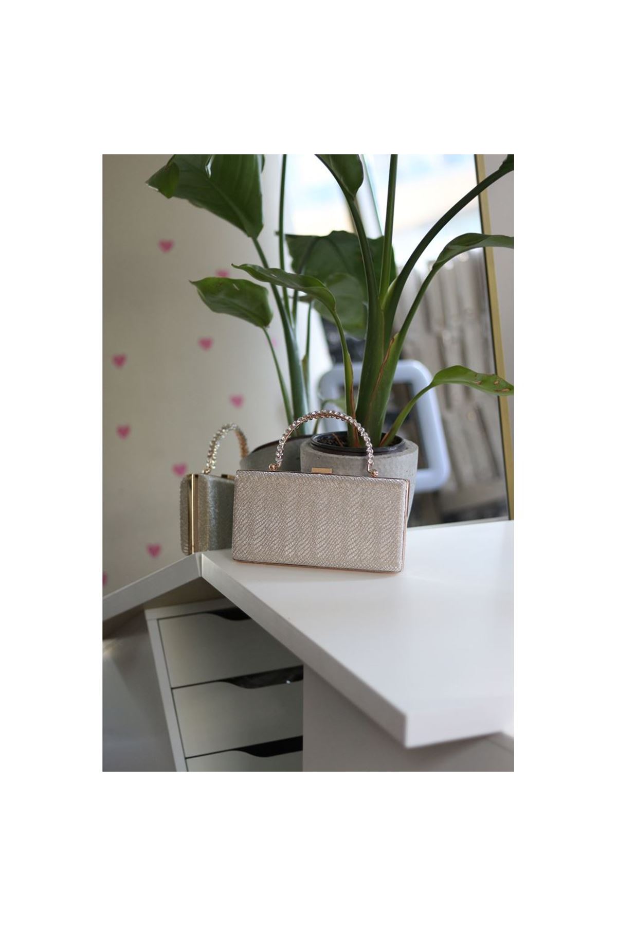 Kadın Gold Desenli Taş Kulplu Burslu Abiye El Çantası