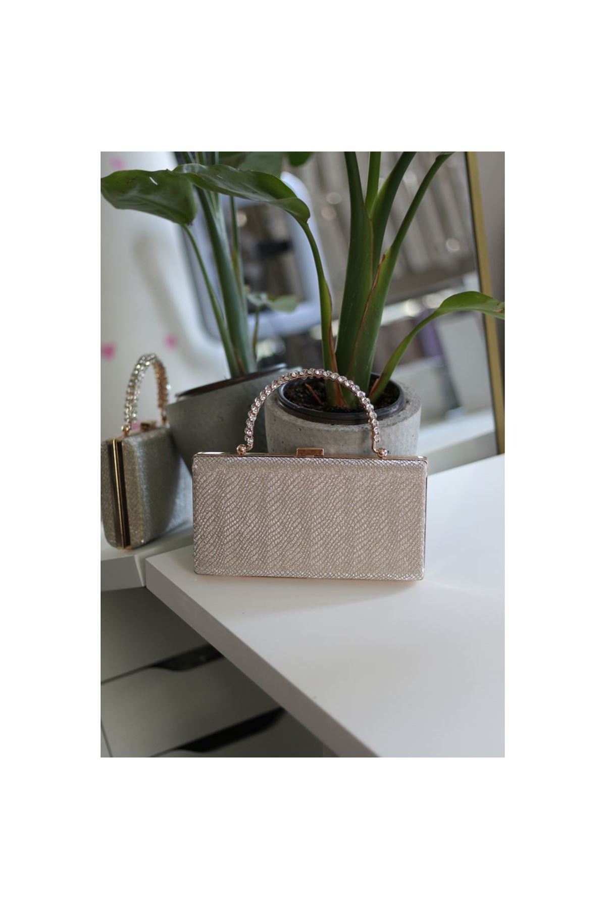 Kadın Gold Desenli Taş Kulplu Burslu Abiye El Çantası