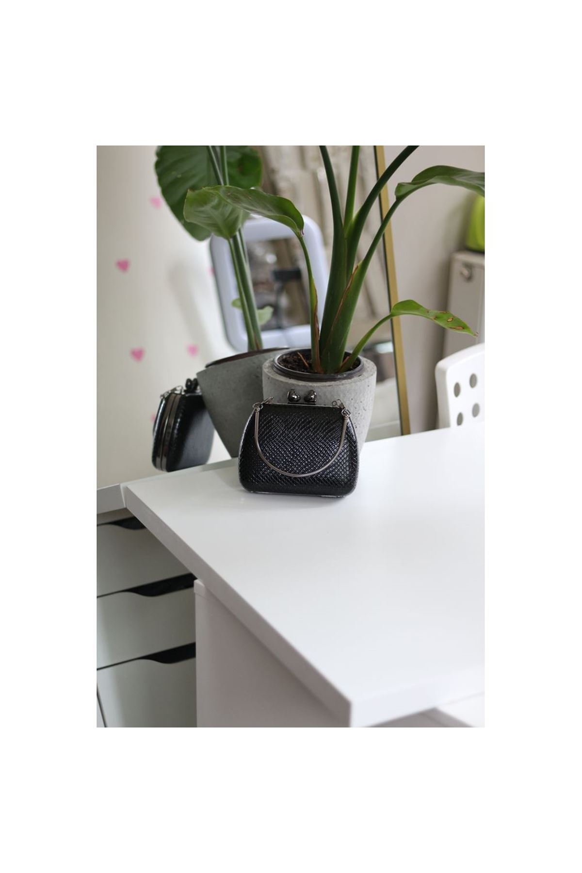 Kadın Siyah Desenli Metal Tutma Kulplu Kalp Klips Abiye El Çantası