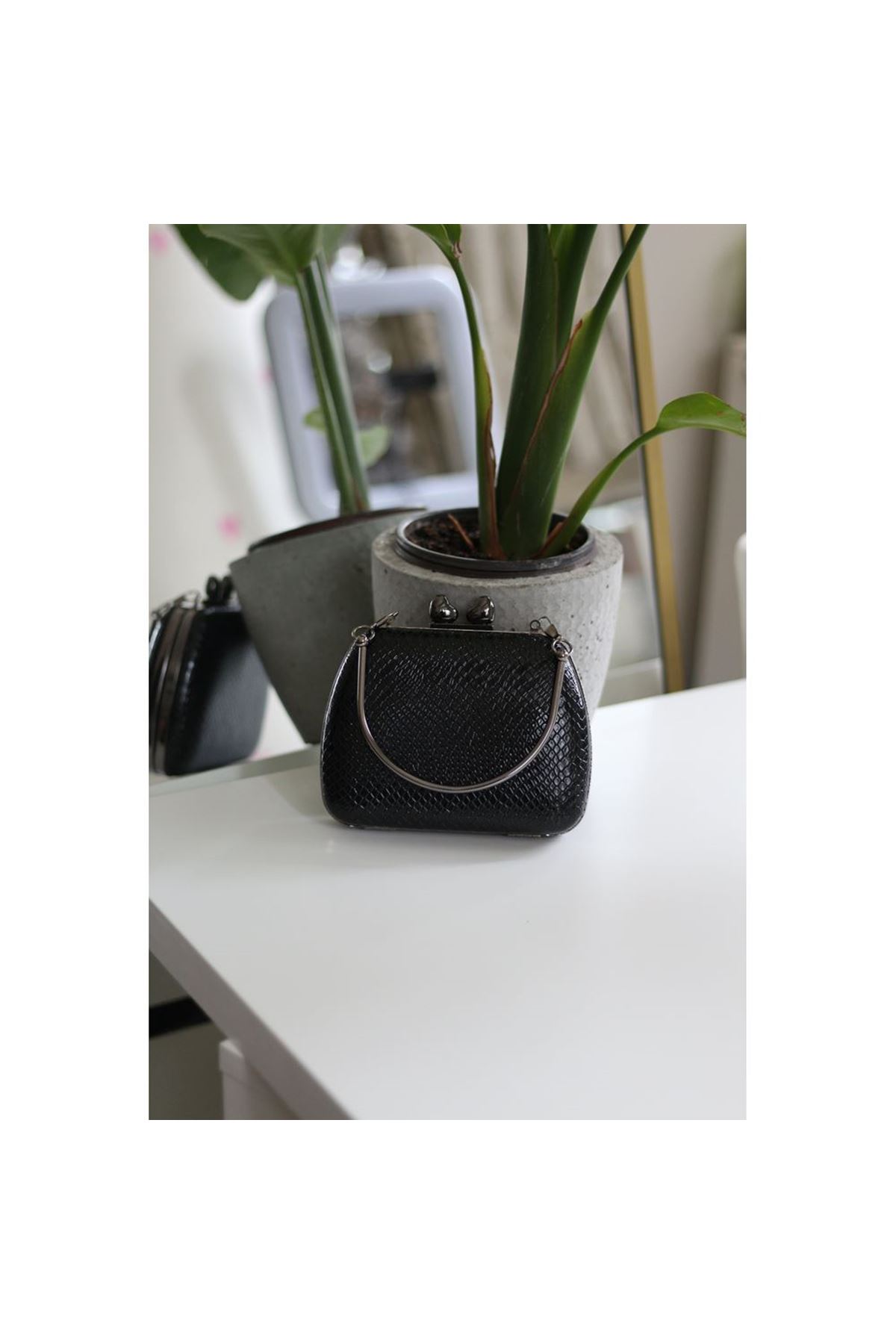Kadın Siyah Desenli Metal Tutma Kulplu Kalp Klips Abiye El Çantası
