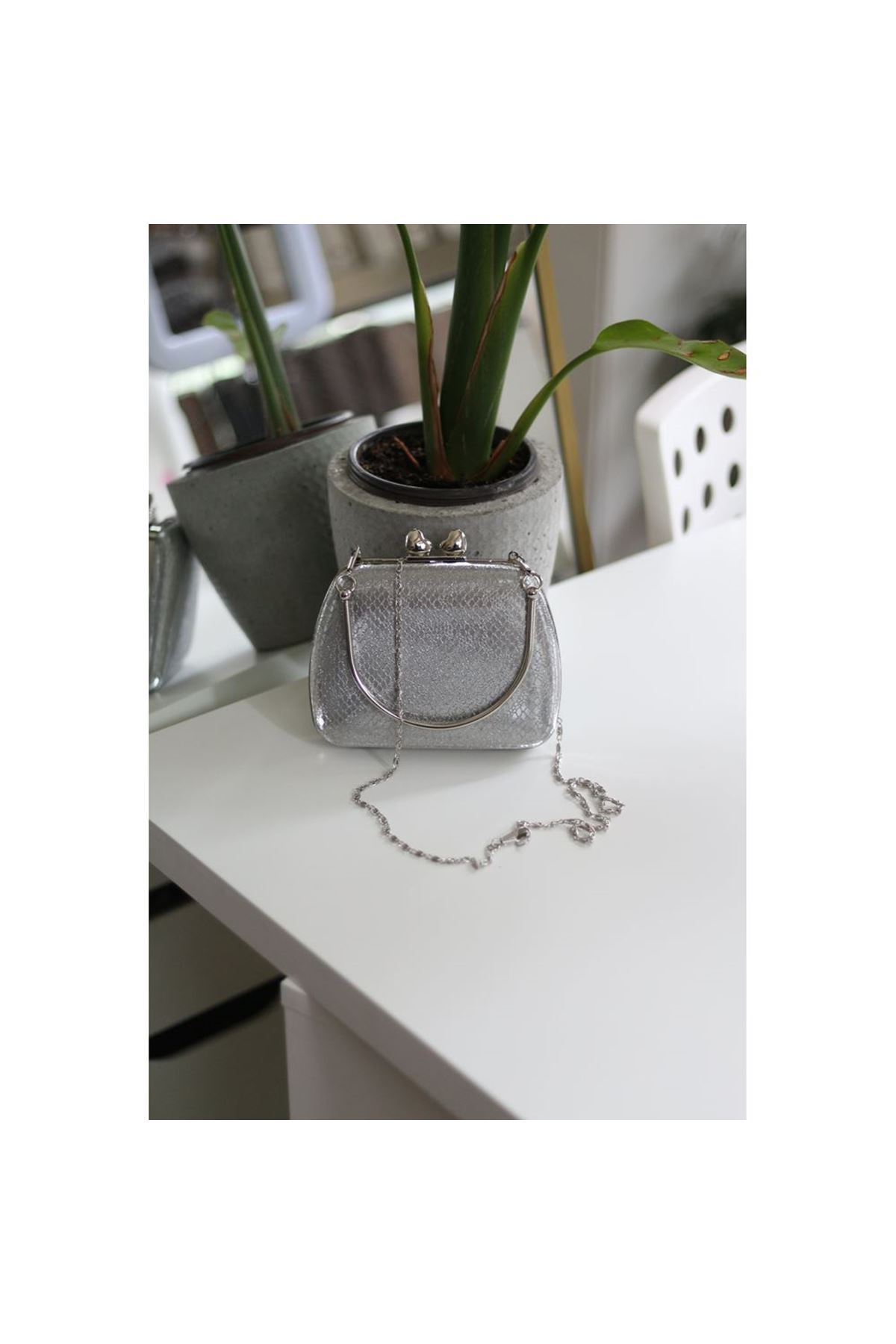 Kadın Silver Desenli Metal Tutma Kulplu Kalp Klips Abiye El Çantası