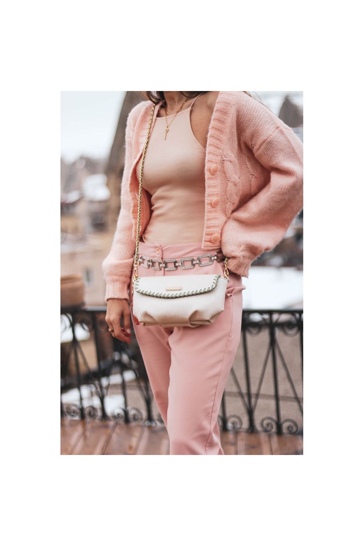 Valentino Ekru Aksesuarlı Çapraz Çanta