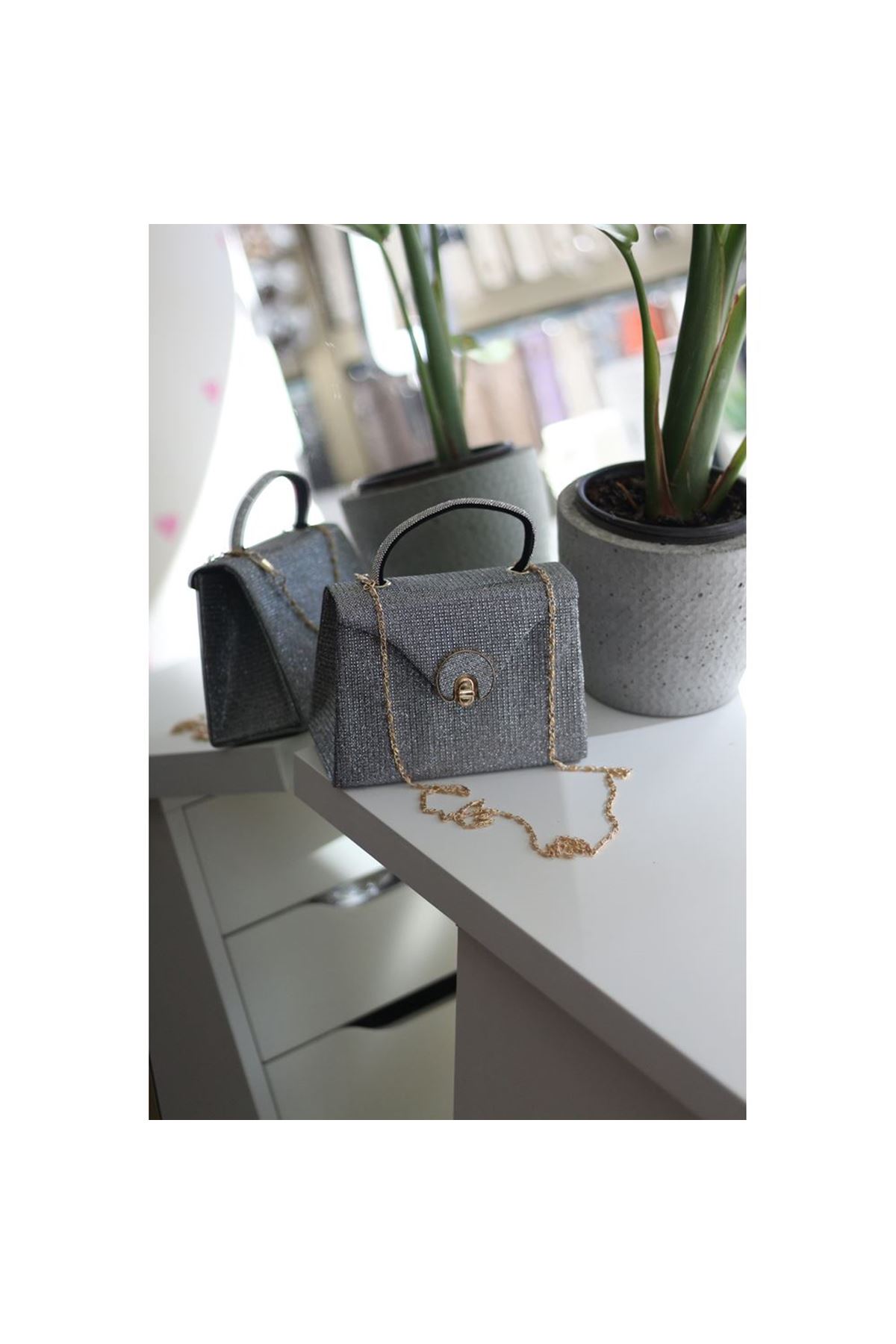 Platin Simli Oval Gold Aksesuarlı Taşlı Tutma Kulplu Abiye El Çantası